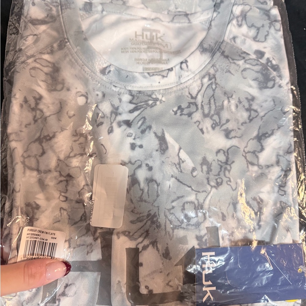 Huk White and Gray Patterned Shirt